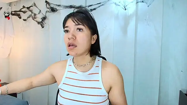 lina bedoya  online show from October 29, 2025, 11:34 am