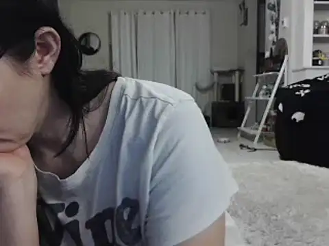 CrystalLakeXO online show from January 14, 2025, 9:24 am