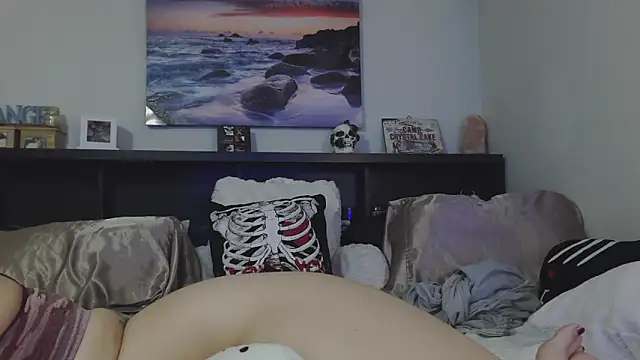 CrystalLakeXO online show from September 18, 2025, 4:36 am