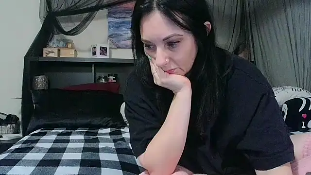 CrystalLakeXO online show from January 13, 2026, 6:18 am