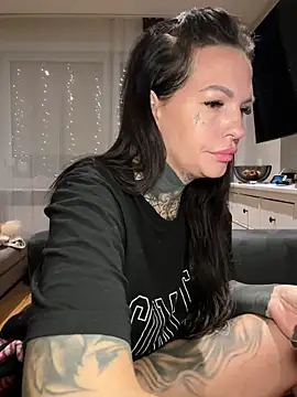 Snapshot of AileenInkOfficial chatting on January 17, 2025, 3:12 am AileenInkOfficial online show from January 17, 2025, 3:12 am