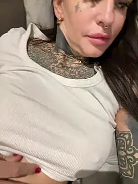 Snapshot of AileenInkOfficial chatting on January 21, 2025, 3:15 am AileenInkOfficial online show from January 21, 2025, 3:15 am