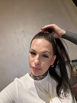 Snapshot of AileenInkOfficial chatting on January 22, 2025, 6:10 pm AileenInkOfficial online show from January 22, 2025, 6:10 pm