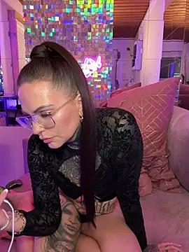 Snapshot of AileenInkOfficial chatting on February 2, 2025, 6:20 pm AileenInkOfficial online show from February 2, 2025, 6:20 pm