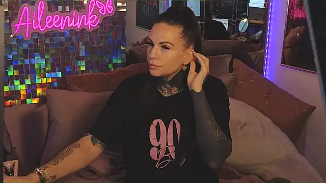 Snapshot of AileenInkOfficial chatting on February 9, 2025, 9:16 am AileenInkOfficial online show from February 9, 2025, 9:16 am