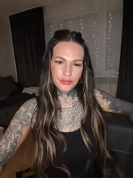 Snapshot of AileenInkOfficial chatting on February 18, 2025, 7:09 pm AileenInkOfficial online show from February 18, 2025, 7:09 pm