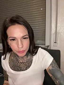 Snapshot of AileenInkOfficial chatting on February 23, 2025, 8:11 pm AileenInkOfficial online show from February 23, 2025, 8:11 pm