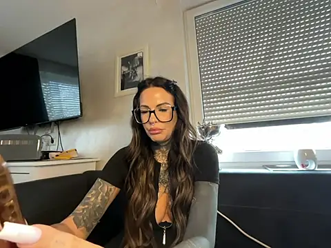 Snapshot of AileenInkOfficial chatting on February 27, 2025, 2:00 pm AileenInkOfficial online show from February 27, 2025, 2:00 pm