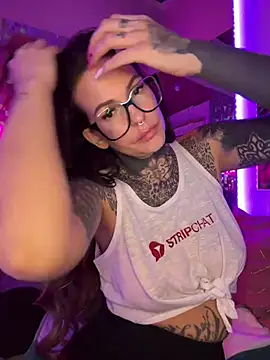 Snapshot of AileenInkOfficial chatting on March 4, 2025, 6:07 pm AileenInkOfficial online show from March 4, 2025, 6:07 pm