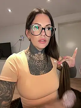 Snapshot of AileenInkOfficial chatting on March 20, 2025, 5:36 pm AileenInkOfficial online show from March 20, 2025, 5:36 pm