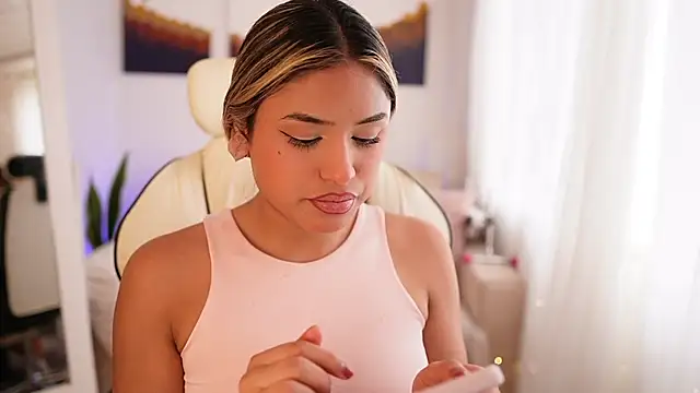 SaraParisi online show from December 28, 2024, 9:19 pm