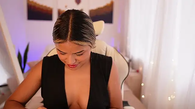 SaraParisi online show from December 30, 2024, 9:08 pm