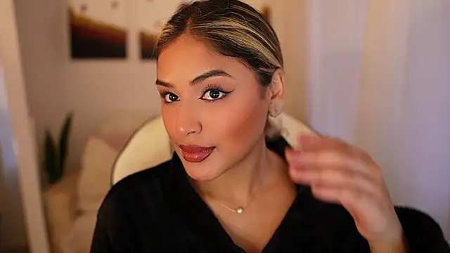 SaraParisi online show from December 31, 2024, 10:56 pm