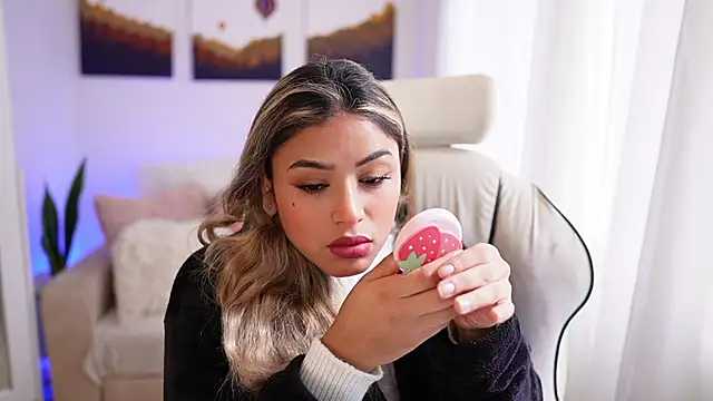 SaraParisi online show from January 2, 2025, 8:46 pm