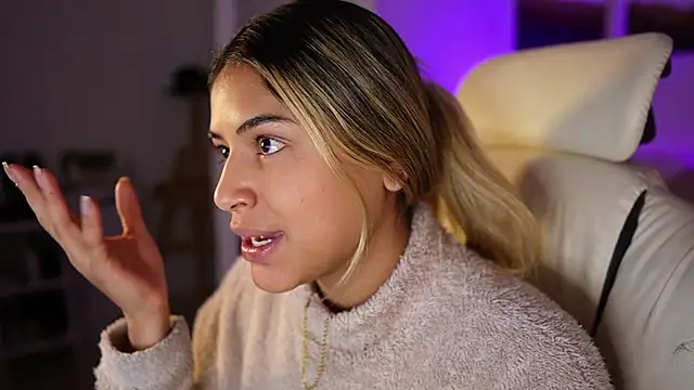 SaraParisi online show from February 21, 2025, 1:33 am