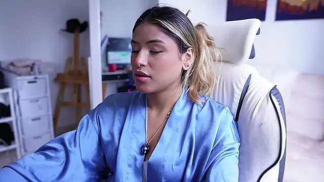 SaraParisi online show from February 21, 2025, 9:54 pm