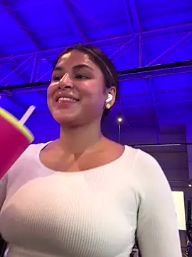 SaraParisi online show from September 8, 2025, 4:50 pm