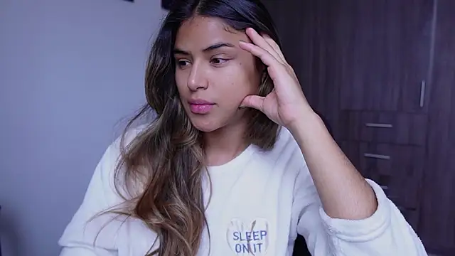 SaraParisi online show from March 7, 2026, 3:20 pm