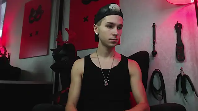 Joseph  Quinn online show from December 20, 2024, 8:38 am