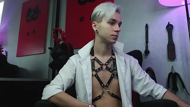 Joseph  Quinn online show from December 21, 2024, 9:44 am