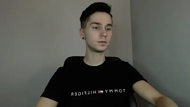 Joseph  Quinn online show from January 9, 2025, 11:14 am