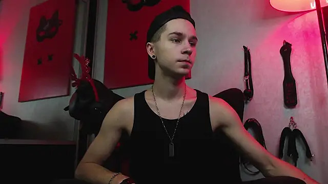 Joseph  Quinn online show from January 14, 2025, 9:02 am