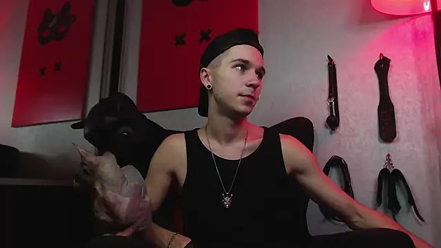 Joseph  Quinn online show from January 25, 2025, 12:06 am