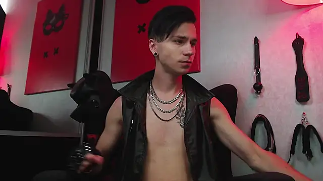 Joseph  Quinn online show from February 21, 2025, 7:56 am