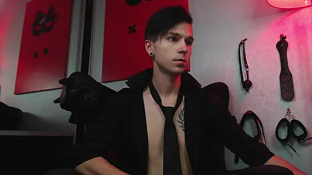 Joseph  Quinn online show from February 27, 2025, 11:10 am