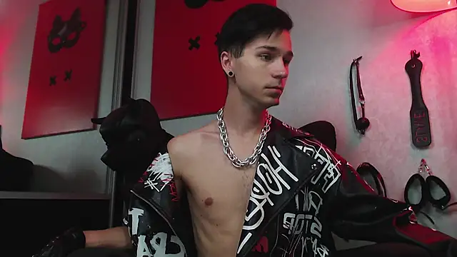 Joseph  Quinn online show from February 28, 2025, 8:20 am