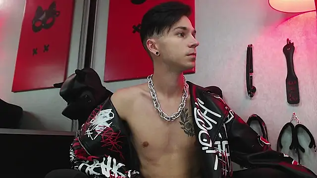 Joseph  Quinn online show from March 15, 2025, 8:04 am