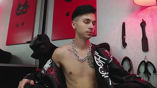 Joseph  Quinn online show from March 15, 2025, 11:08 am