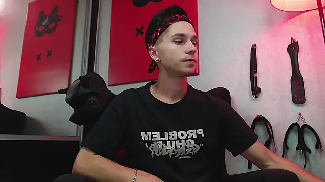 Joseph  Quinn online show from March 22, 2025, 8:40 am