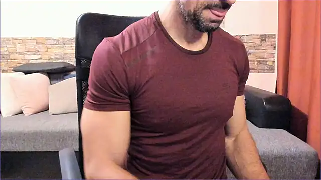 HotHunkTrainer online show from October 10, 2025, 7:18 am