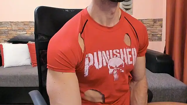 HotHunkTrainer online show from June 7, 2026, 7:34 am