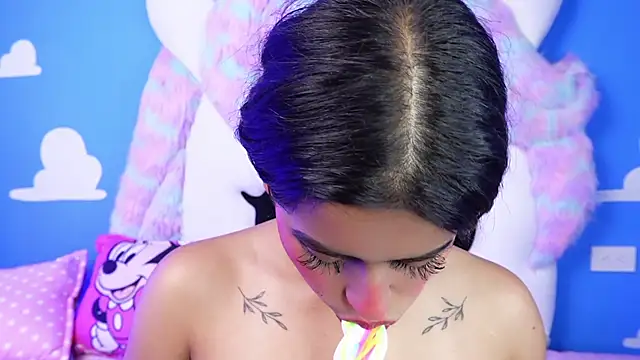 miss romyna online show from March 19, 2025, 8:22 pm