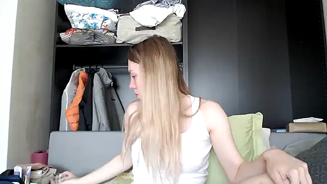 Scarlettford online show from September 18, 2025, 8:05 am