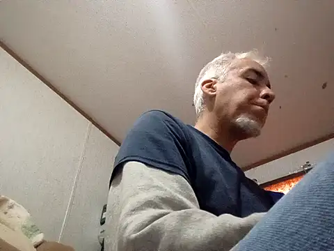 Xoc8  online show from November 2, 2025, 7:27 pm