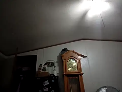 Xoc8  online show from April 21, 2026, 4:52 am