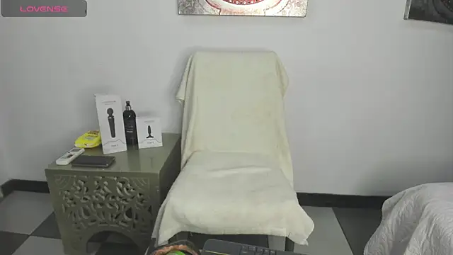 AnthonelaDuque online show from January 27, 2025, 12:05 pm