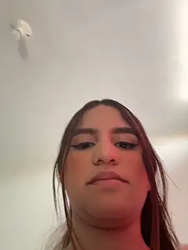 AnthonelaDuque online show from February 14, 2026, 12:02 pm