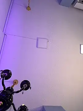 AnthonelaDuque online show from February 18, 2026, 12:12 pm