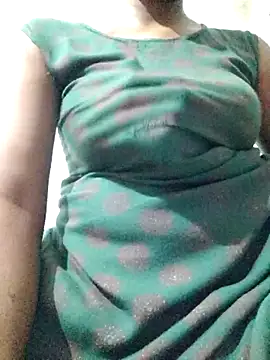 rituporna2004 online show from April 19, 2026, 6:10 pm