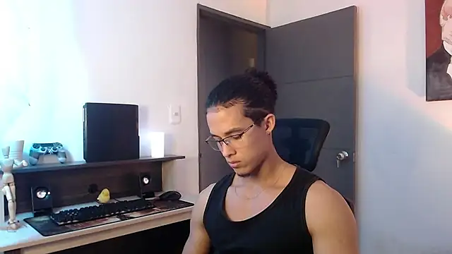 alejo x3 online show from December 4, 2024, 3:04 am