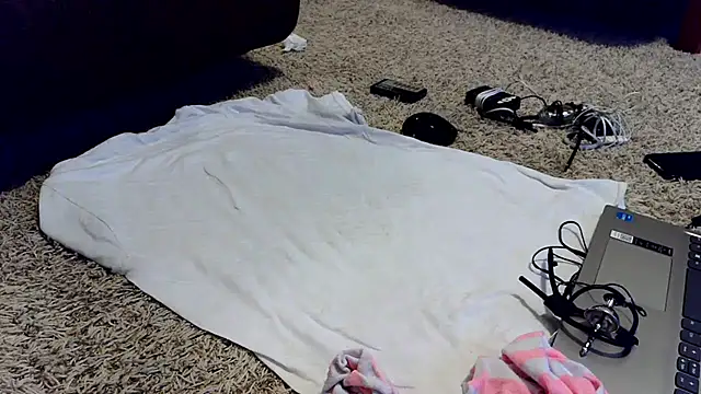 femgui69 online show from April 19, 2026, 2:27 pm