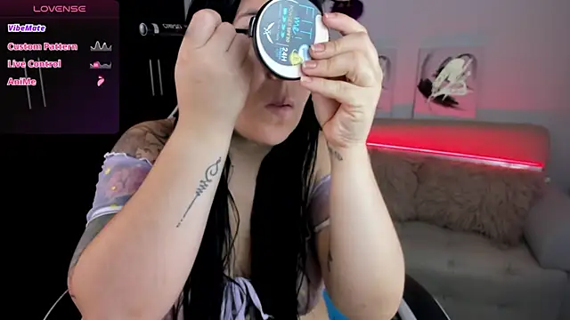 AilynRed online show from October 5, 2025, 8:51 pm