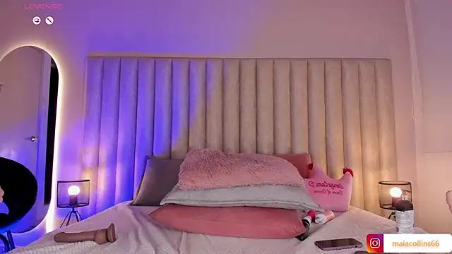 Maia Collins online show from March 17, 2025, 2:30 am