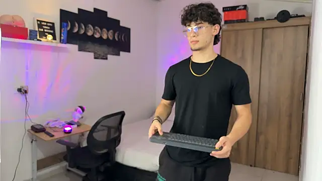 Kisan Smith online show from November 8, 2025, 2:01 am