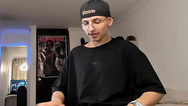 a lejandro 0 8 online show from December 21, 2024, 8:28 am