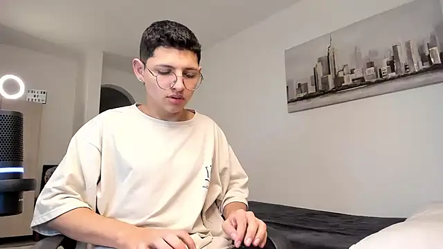 a lejandro 0 8 online show from March 11, 2025, 10:20 pm